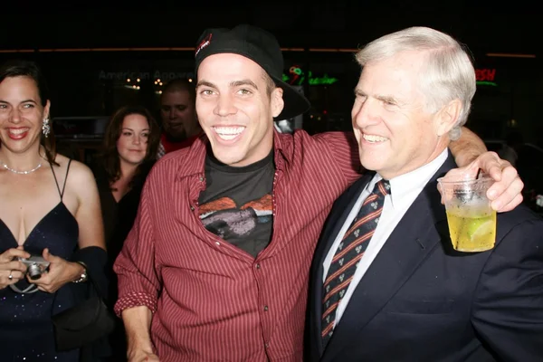 Steve-O and guest — Stock Photo, Image