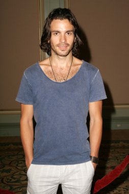 Santiago Cabrera