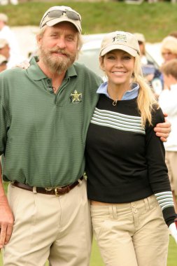 8 yıllık michael douglas ve lexus tarafından sunulan arkadaşlar