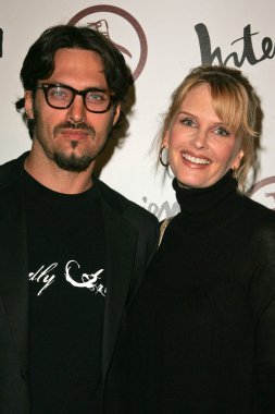 Spiros poros ve kylie bax