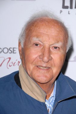 Robert Loggia