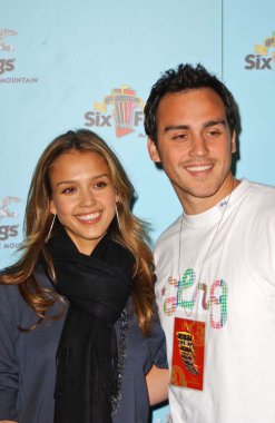 Joe francis doğum günü kutlaması