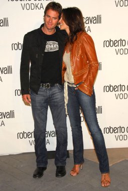 Roberto cavalli votka denize indirmek eğlenti