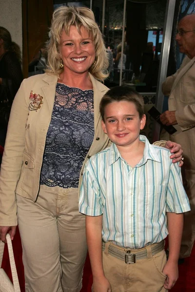 Judi Evans y su hijo Austin —  Fotos de Stock