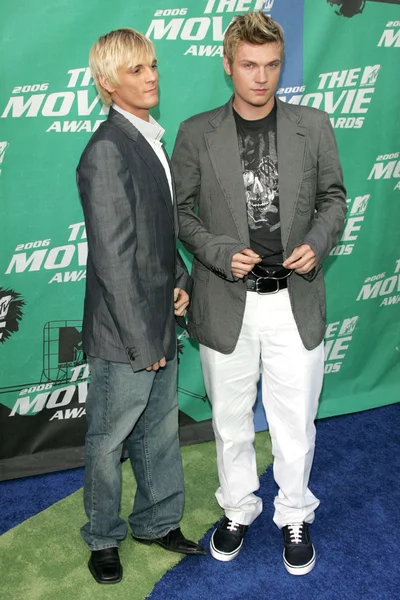 Аарон Картер и Ник Картер прибывают на MTV Movie Awards 2006. Sony Pictures, Калвер-Сити, Калифорния. 06-03-06 — стоковое фото