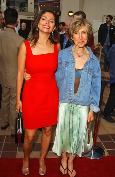 Farah white und lin shaye — Stockfoto