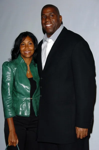 Magic Johnson and wife Cookie — Stock Photo, Image