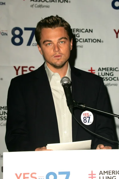 Leonardo Dicaprio and Barbara Boxer Prop 87 Press Conference — 图库照片