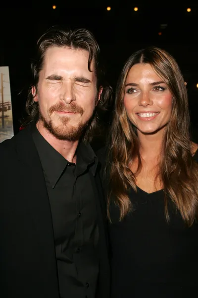 Christian Bale and wife — Stockfoto