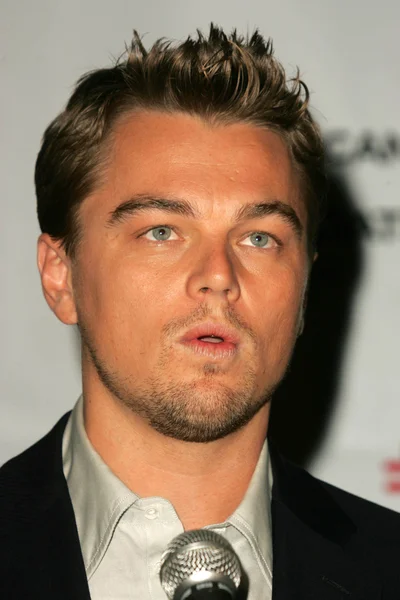 Leonardo Dicaprio and Barbara Boxer Prop 87 Press Conference — 图库照片