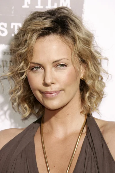 charlize theron onurlandıran bağımsızlık Ödülü 2 yıllık ruhu