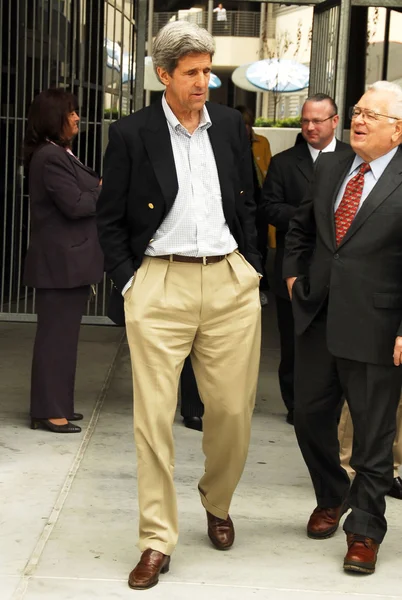 Sen john kerry ve lausd baş komiser roy romer — Stok fotoğraf