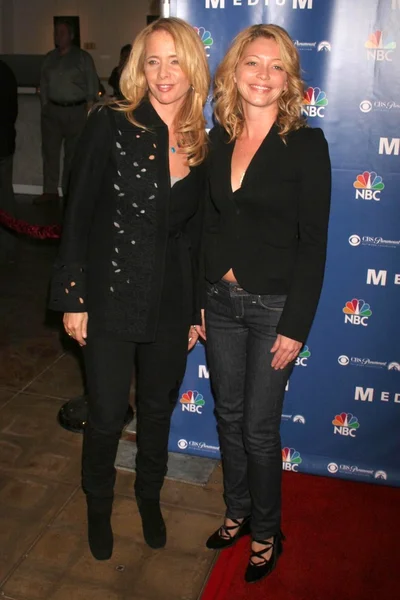 Rosanna Arquette y Amanda Detmer — Foto de Stock