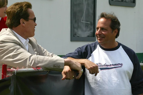 Arnold Schwarzenegger e Jon Lovitz — Fotografia de Stock