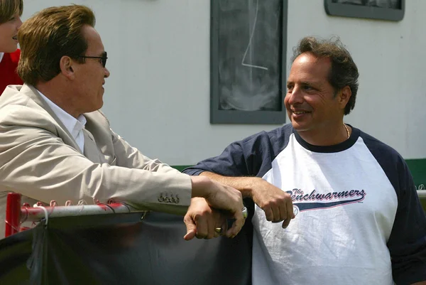 Arnold schwarzenegger ve jon lovitz — Stok fotoğraf