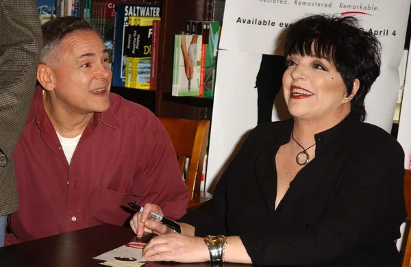 Liza Minnelli Apparence en magasin — Photo