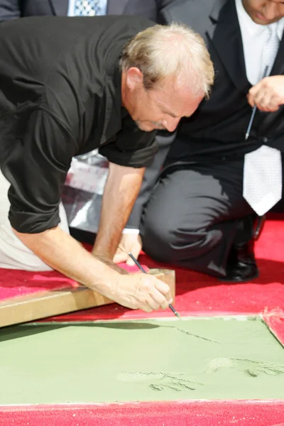 Kevin costner handen en voeten afdrukken ceremonie — Stockfoto