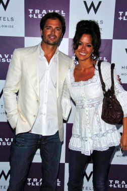 35 doğum günü kutlaması için seyahat ve eğlence dergisi