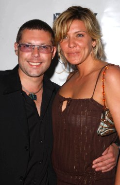 alestar digby ve konuk vasıl denize indirmek eğlenti antik denim tarafından sunulan dýþarý siyah. öğe club, hollywood, ca. 07-06-06