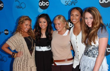 Adrienne, bailon, brenda song, sabrina bryan, kiely williams ve miley cyrus disney abc televizyon grup tüm star party. Kidspace Çocuk Müzesi, pasadena, ca. 07-19-06
