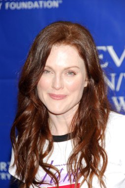 Kadınlar için 13 yıllık revlon koşmak yürümek