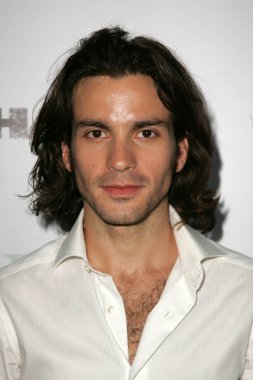 Santiago Cabrera