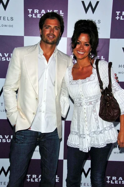 35 doğum günü kutlaması için seyahat ve eğlence dergisi