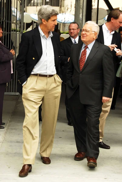 Senador John Kerry y Superintendente del LAUSD Roy Romer —  Fotos de Stock