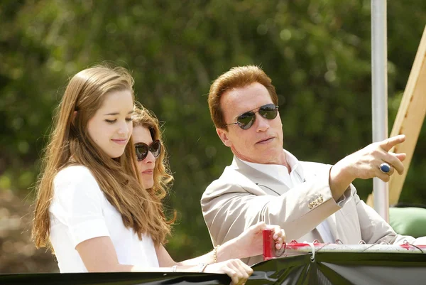 Arnold Schwarzenegger and family — Stock Photo, Image