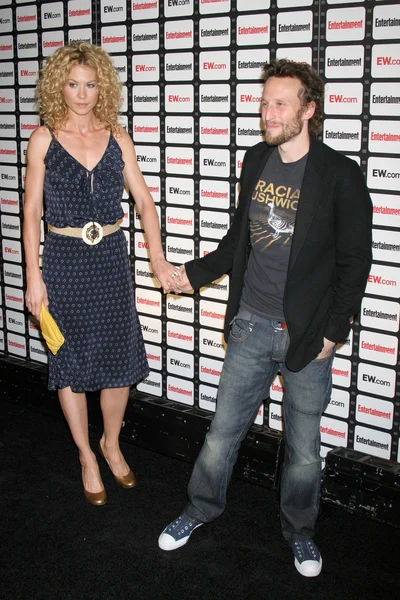 Jenna elfman och bodhi elfman — Stockfoto