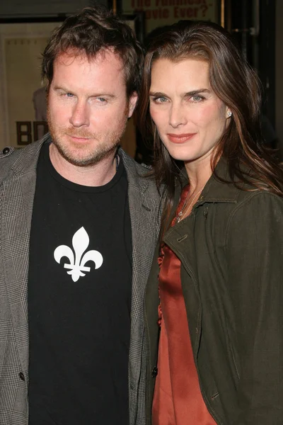 Chris Henchy and Brooke Shields — ストック写真