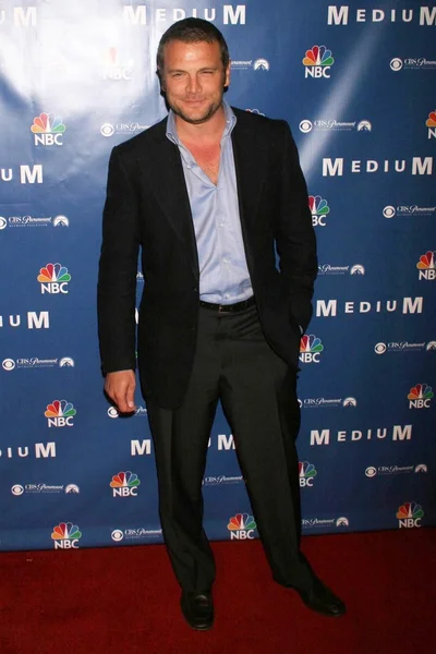 NBC Hosts Fall Party untuk drama hit "Medium " — Stok Foto