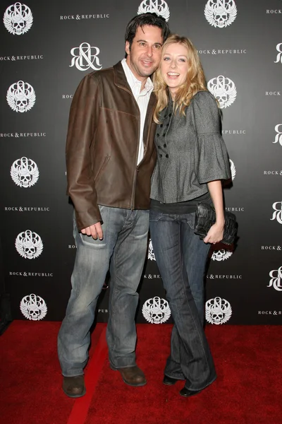 Jonathan Silverman and Jennifer Finnigan — Stock Photo, Image