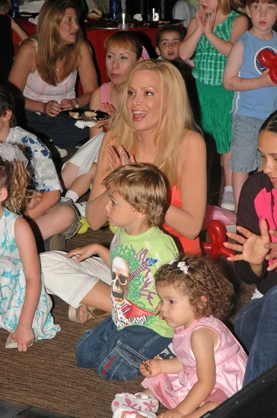 Cindy Margolis et son fils Nicholas Isaac — Photo