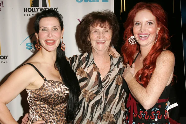 Jackie Watson, Flora Price and Phoebe Price — Stock Photo, Image