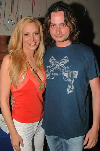 Cindy Margolis and Constantine Maroulis — 图库照片