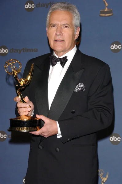 Alex Trebek en la sala de prensa de los 33 Premios Emmy Anuales. Teatro Kodak, Hollywood, CA. 04-28-06 —  Fotos de Stock