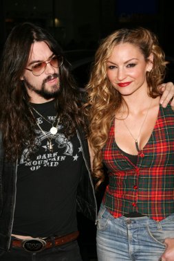tetikçi jennings ve drea de matteo