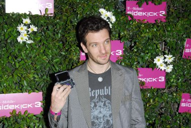 t-hareket eden sidekick 3 launch party