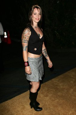 altına hücum başlatmak