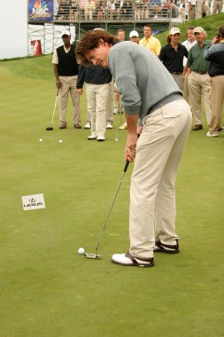 8 yıllık michael douglas ve lexus tarafından sunulan arkadaşlar