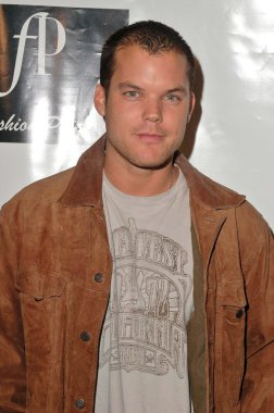 moda öğesi tarafından sunulan Perşembe günleri