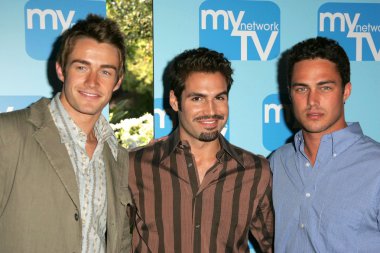 Robert buckley ile jordi vilasuso ve taylor kinney