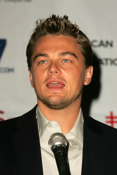 Leonardo Dicaprio and Barbara Boxer Prop 87 Press Conference — 图库照片