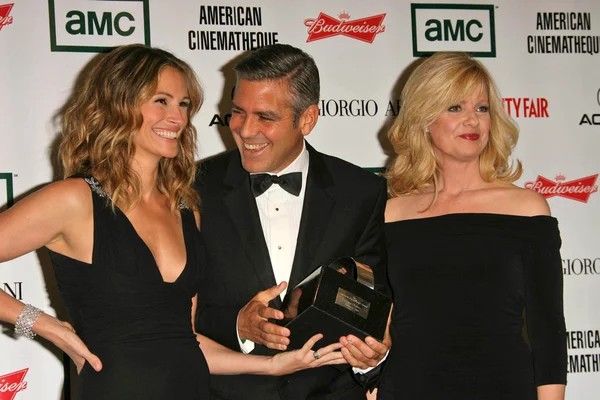 Julia Roberts con George Clooney y Bonnie Hunt — Foto de Stock