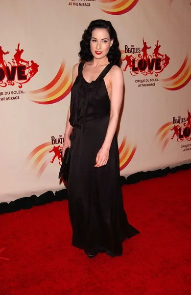 "The Beatles Love by Cirque du Soleil "Gala premiera — Zdjęcie stockowe