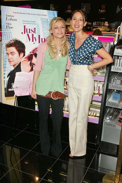 Samaire Armstrong and Bree Turner — Stock Photo, Image