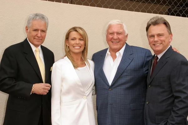 Alex Trebek and Vanna White with Merv Griffin and Pat Sajak — Stock Photo, Image