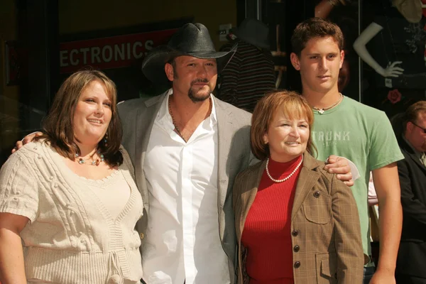 Tim McGraw e sua família — Fotografia de Stock