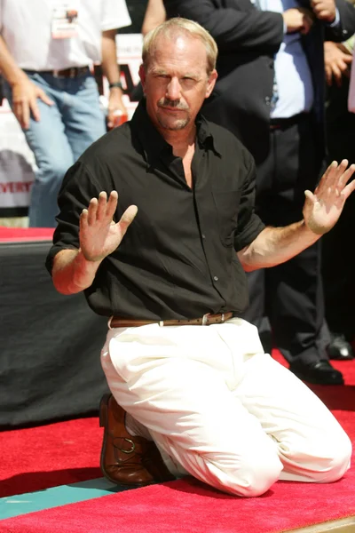 Kevin Costner Cérémonie d'impression des mains et des pieds — Photo